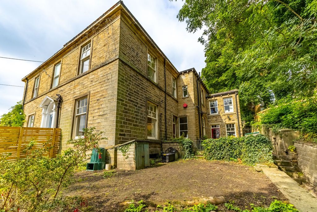 Property photo 1 of 30 Accommodation