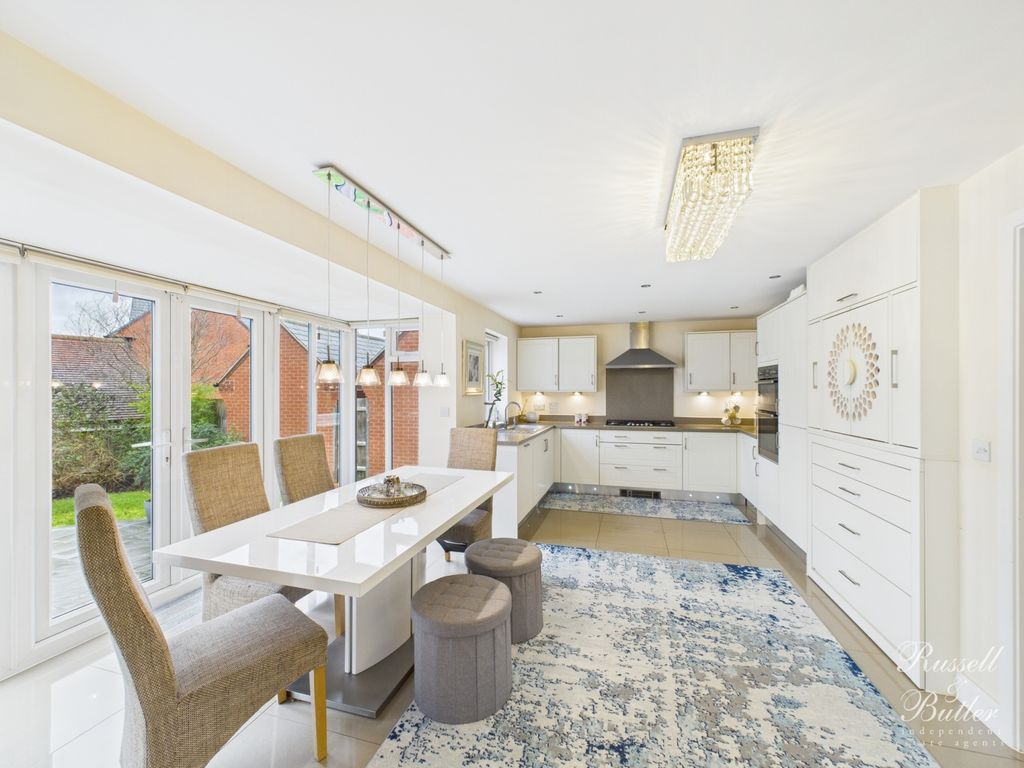 Property photo 2 of 19 Cam01995G0-Pr0402-Still015