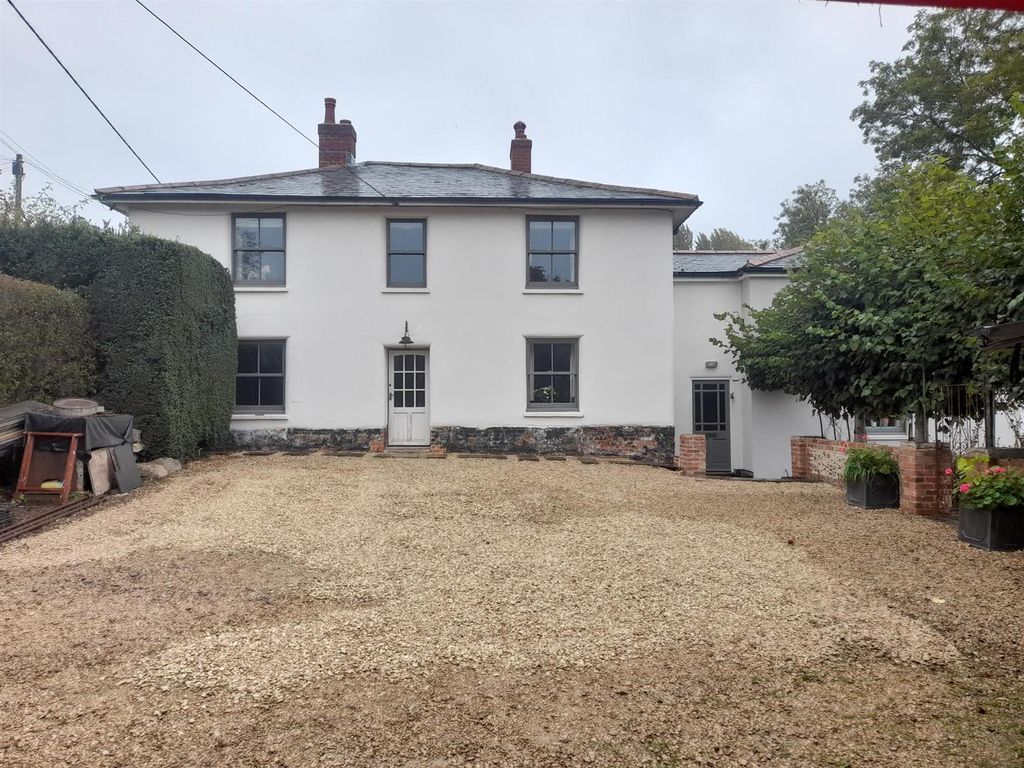 Property photo 1 of 17 Yew Tree House