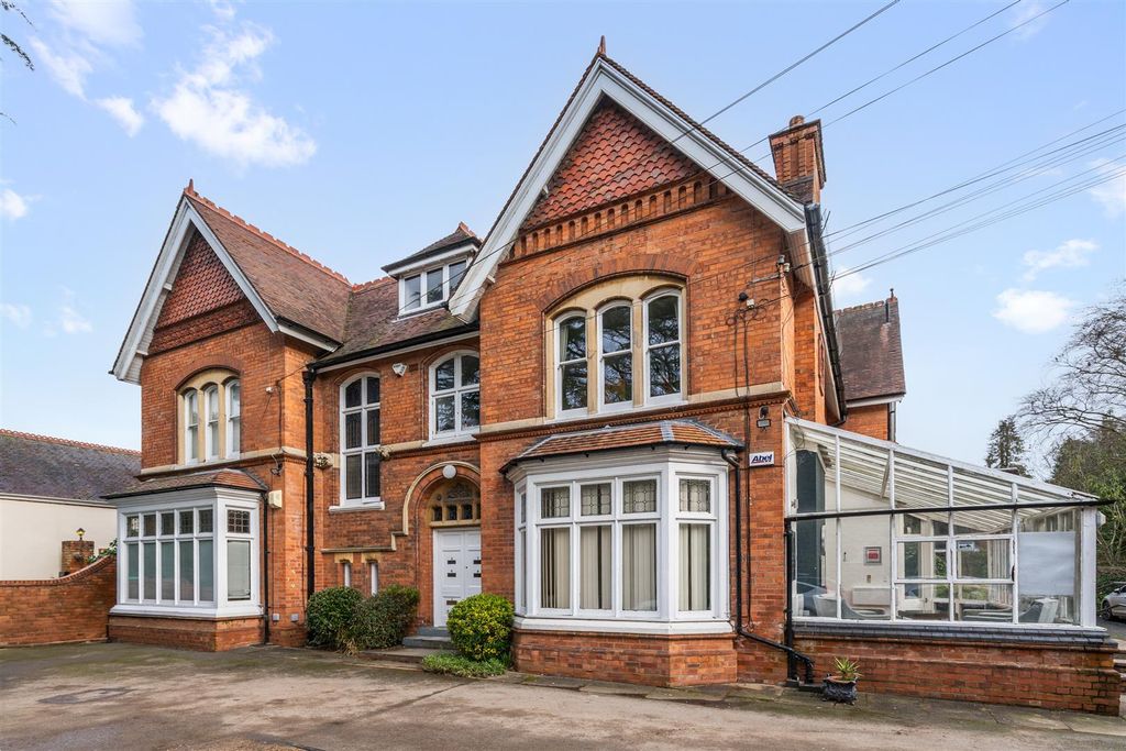 Property photo 1 of 9 Flat 5, 1 Manor Road_9.Jpg