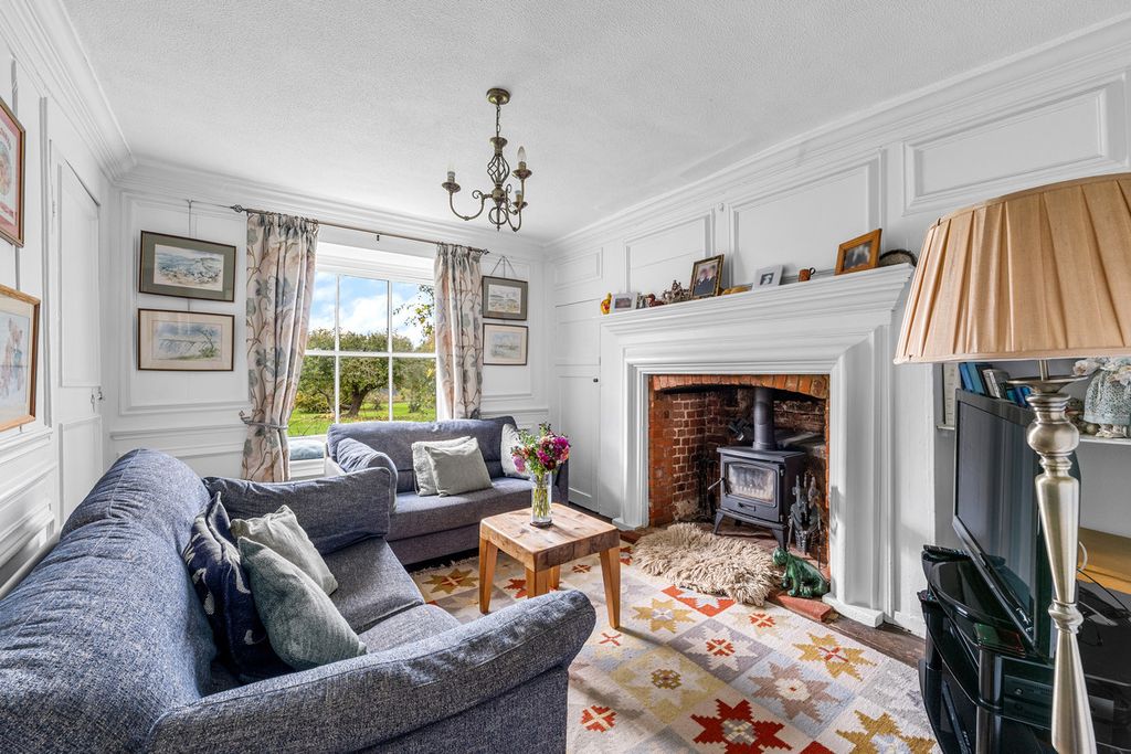 Property photo 2 of 28