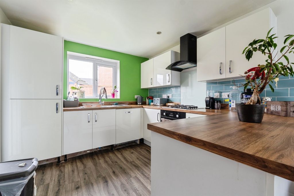 Property photo 3 of 23