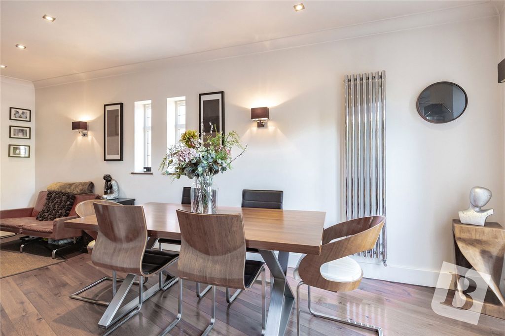 Property photo 2 of 19 Reception