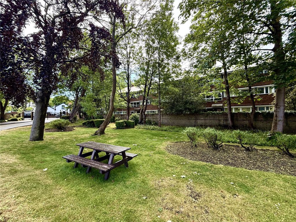 Property photo 3 of 5 Communal Gardens