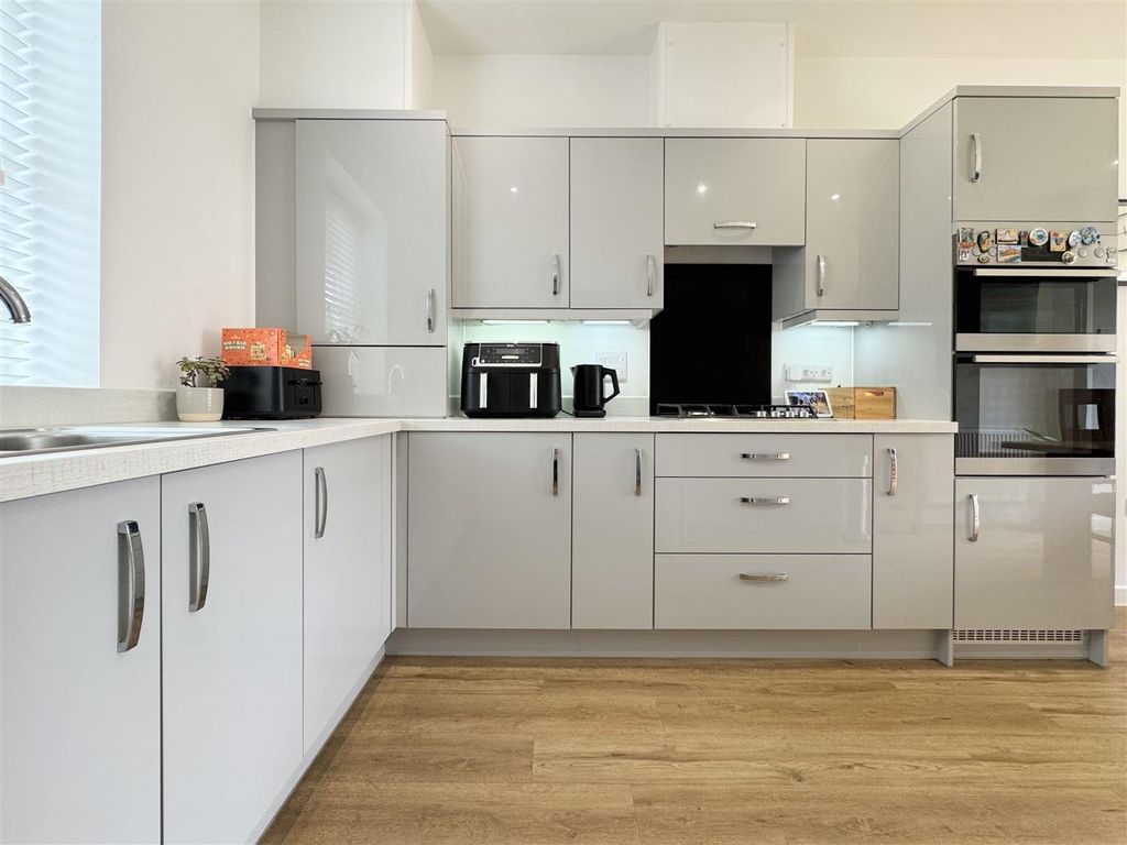 Property photo 2 of 32 Kitchen Diner