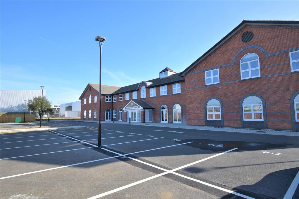 Property photo 2 of 11