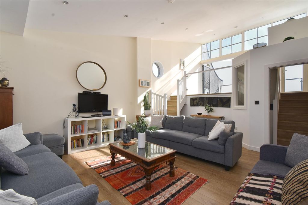 Property photo 2 of 27 Living Room