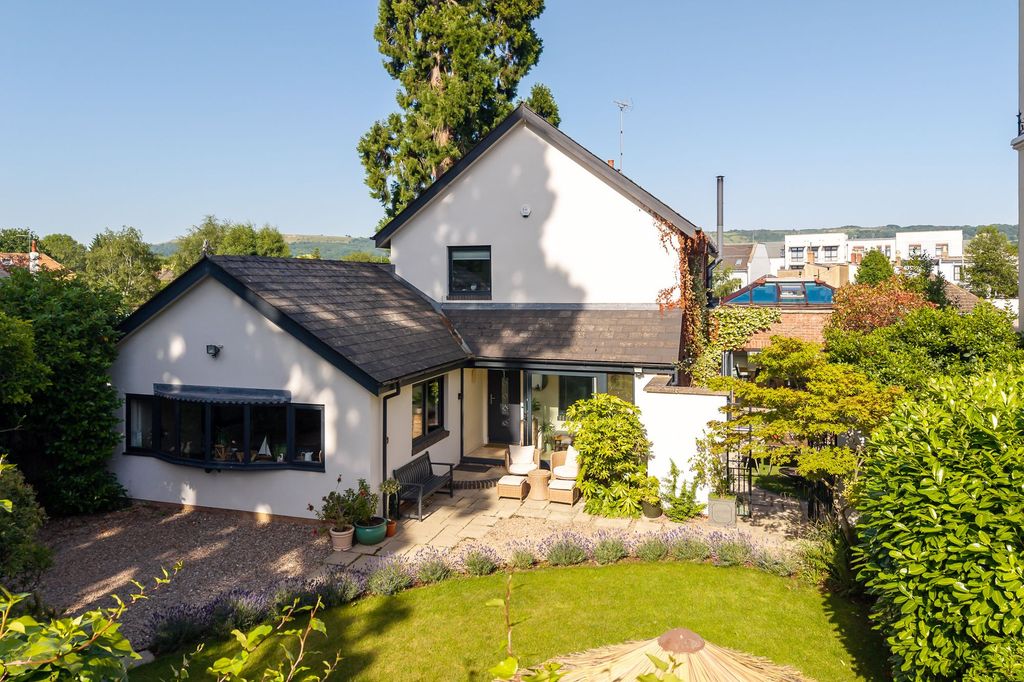 Property photo 1 of 25