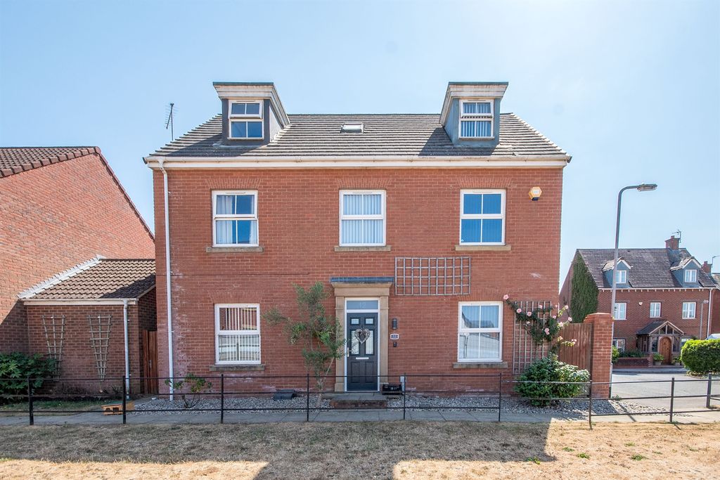 Property photo 1 of 18