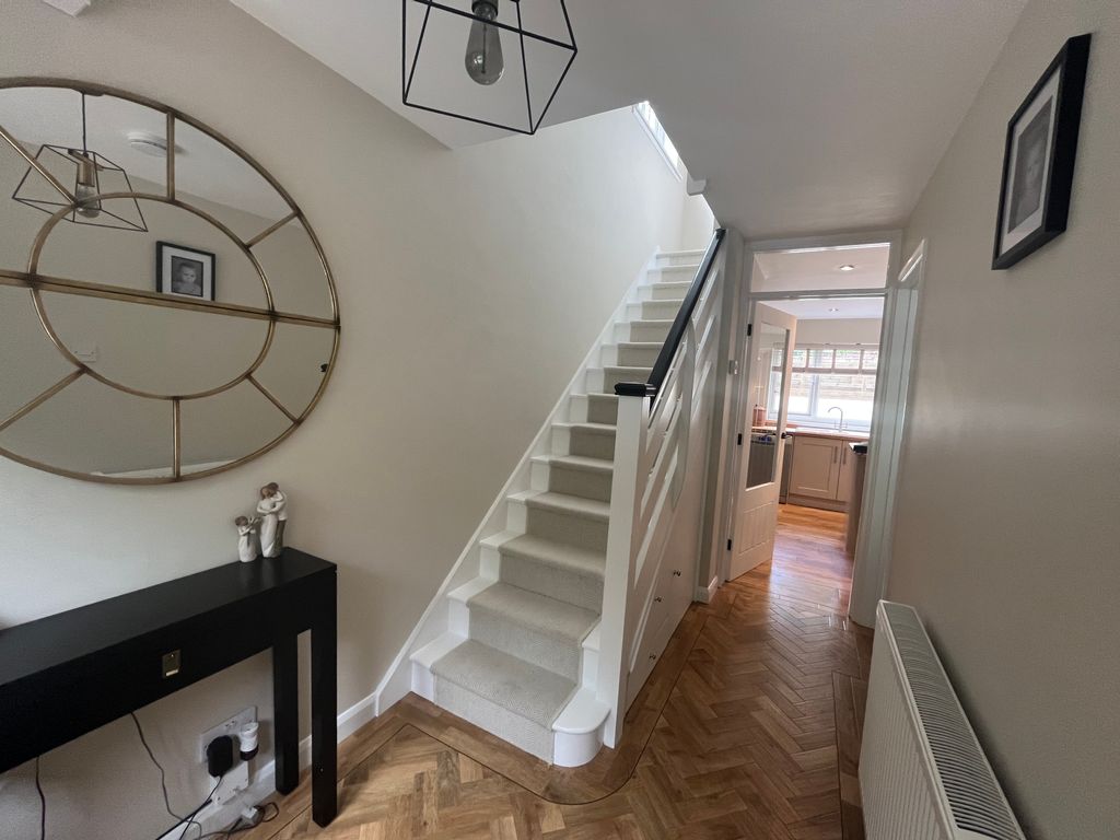 Property photo 2 of 18 Hallway