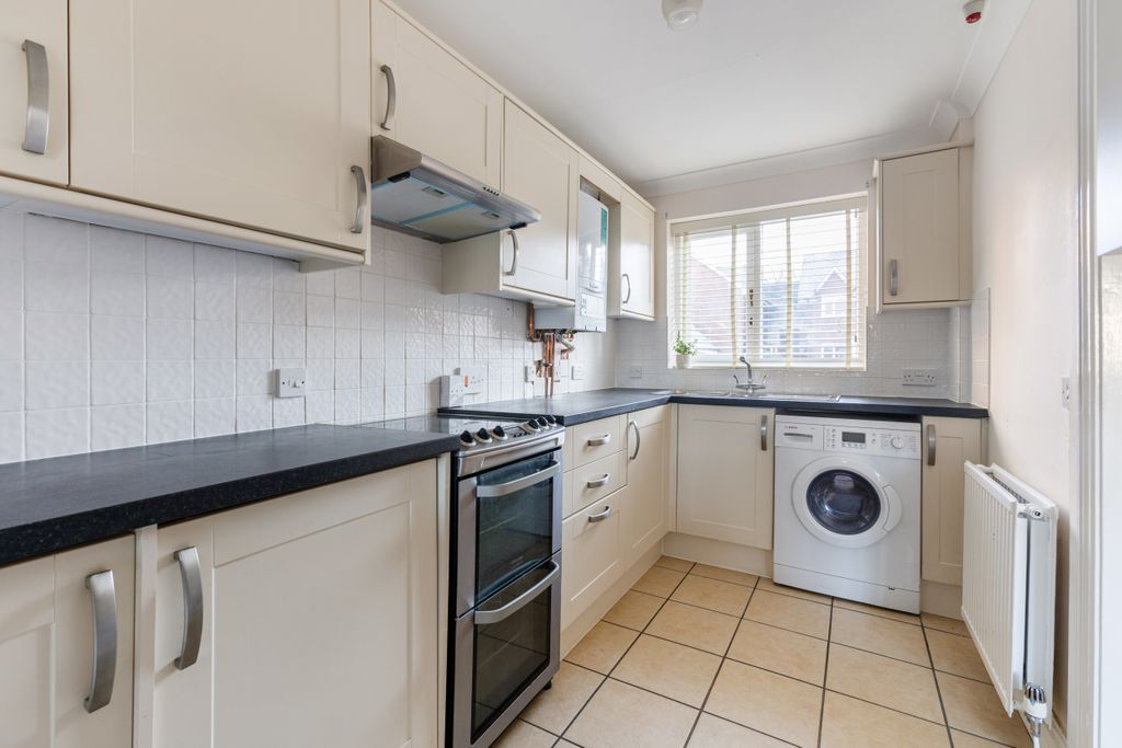 Property photo 3 of 11 Kitchen