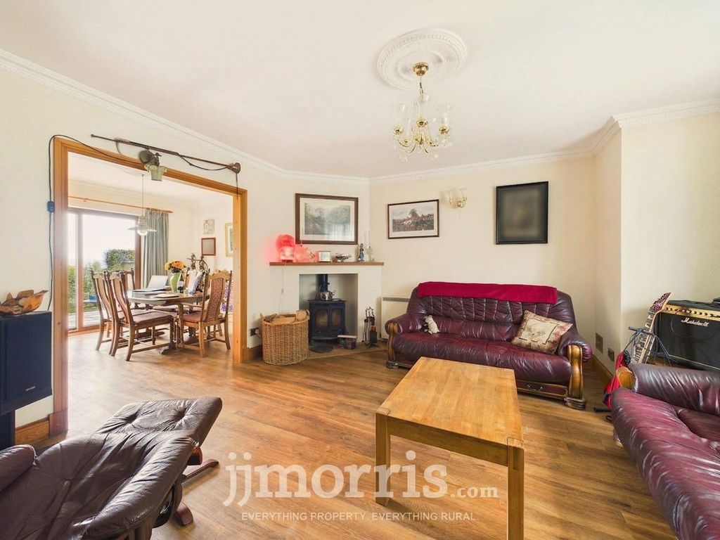 Property photo 2 of 39