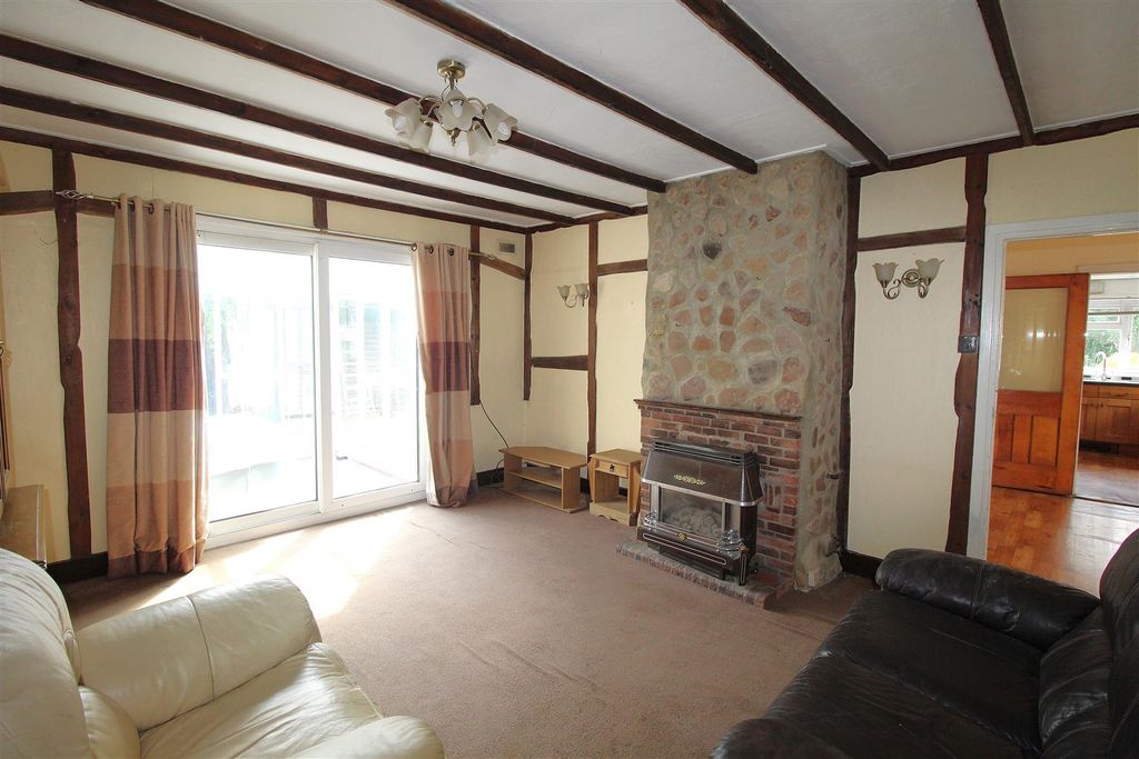 Property photo 3 of 14 Lounge