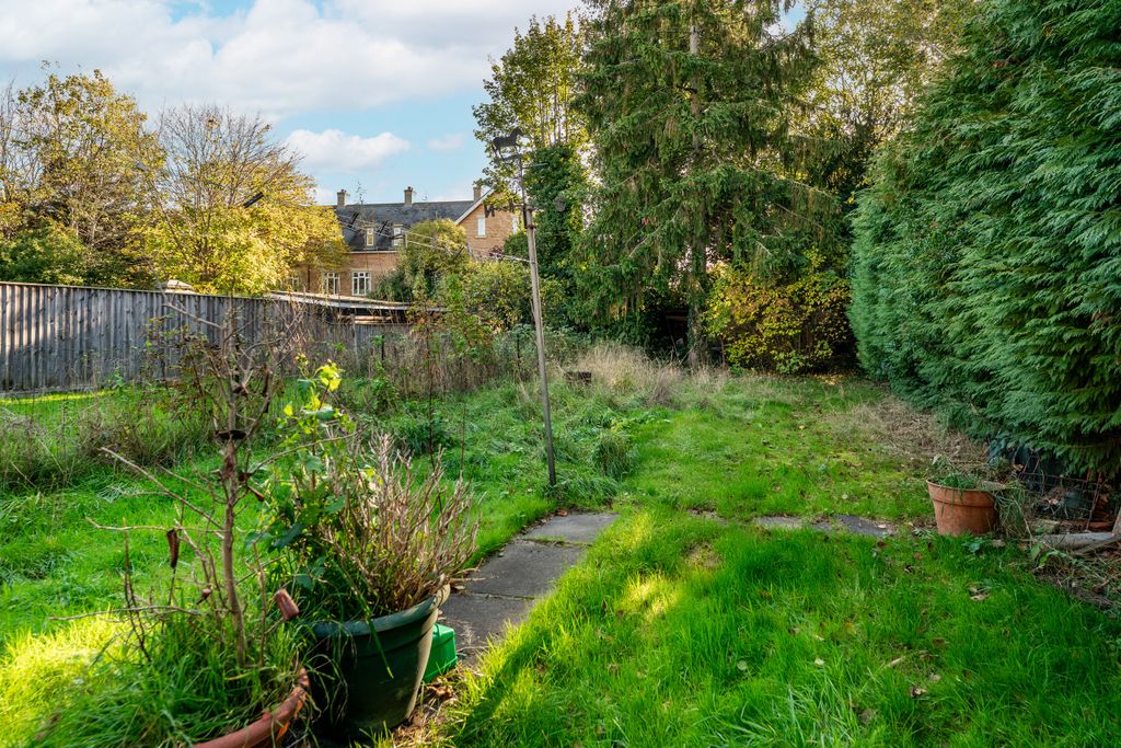 Property photo 3 of 4 Oak Tree Avenue (2).Jpg