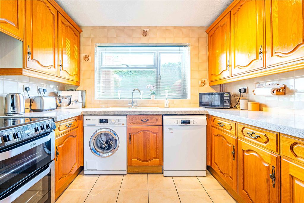 Property photo 2 of 21 Picture No. 12