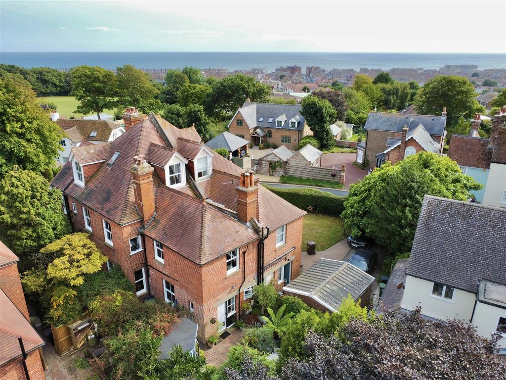 Property photo 1 of 36