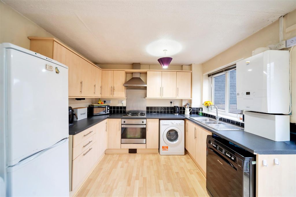 Property photo 3 of 12 Wilmslow Drive-15.Jpg