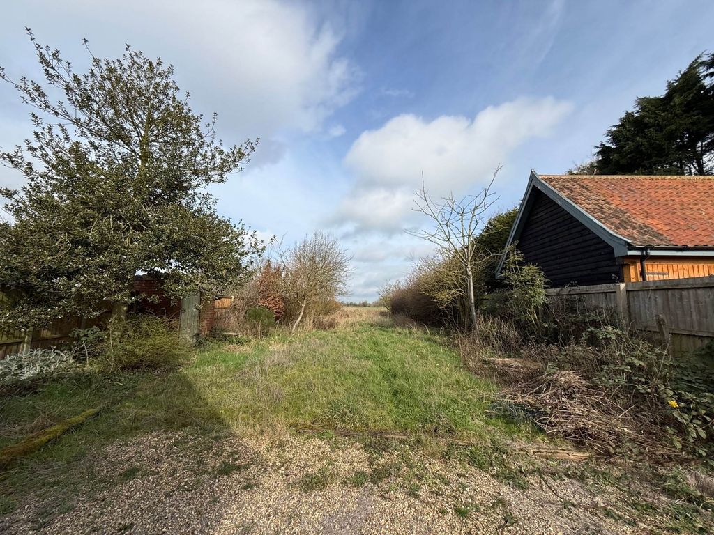 Property photo 2 of 23