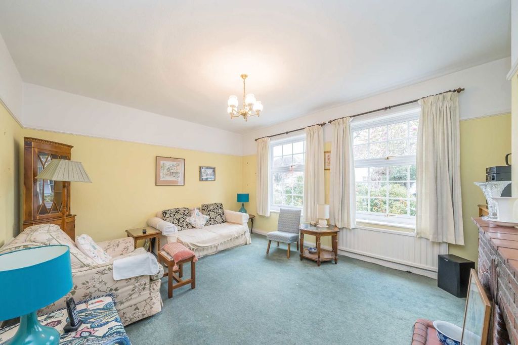 Property photo 2 of 6