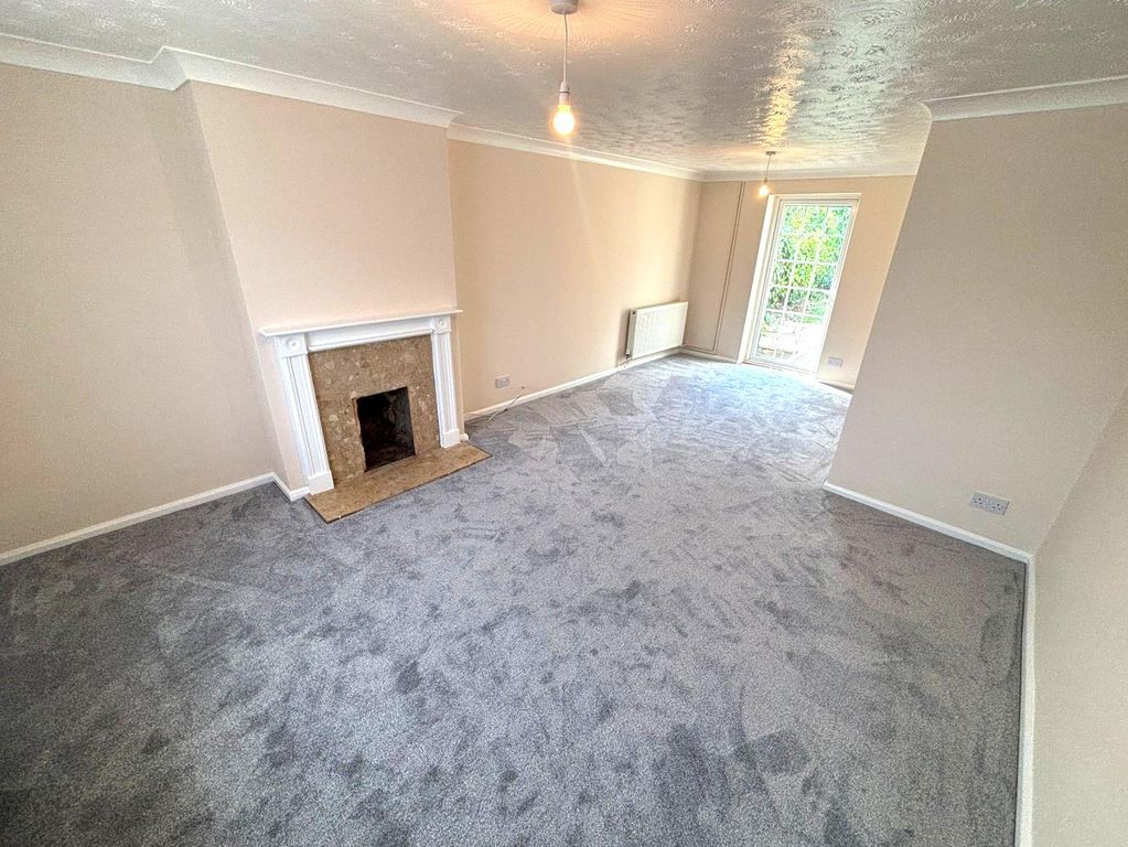 Property photo 1 of 9 Spacious Three Bedroom Property In Halesworth, Suffolk.