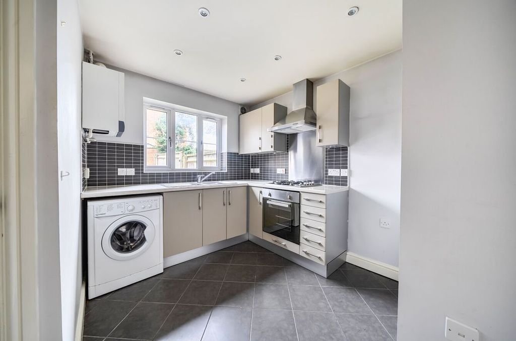 Property photo 3 of 12 140180511696Fa168B6B22