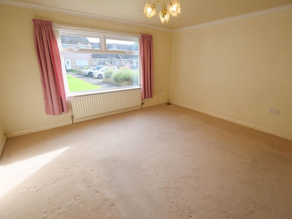 Property photo 3 of 10 Living Room
