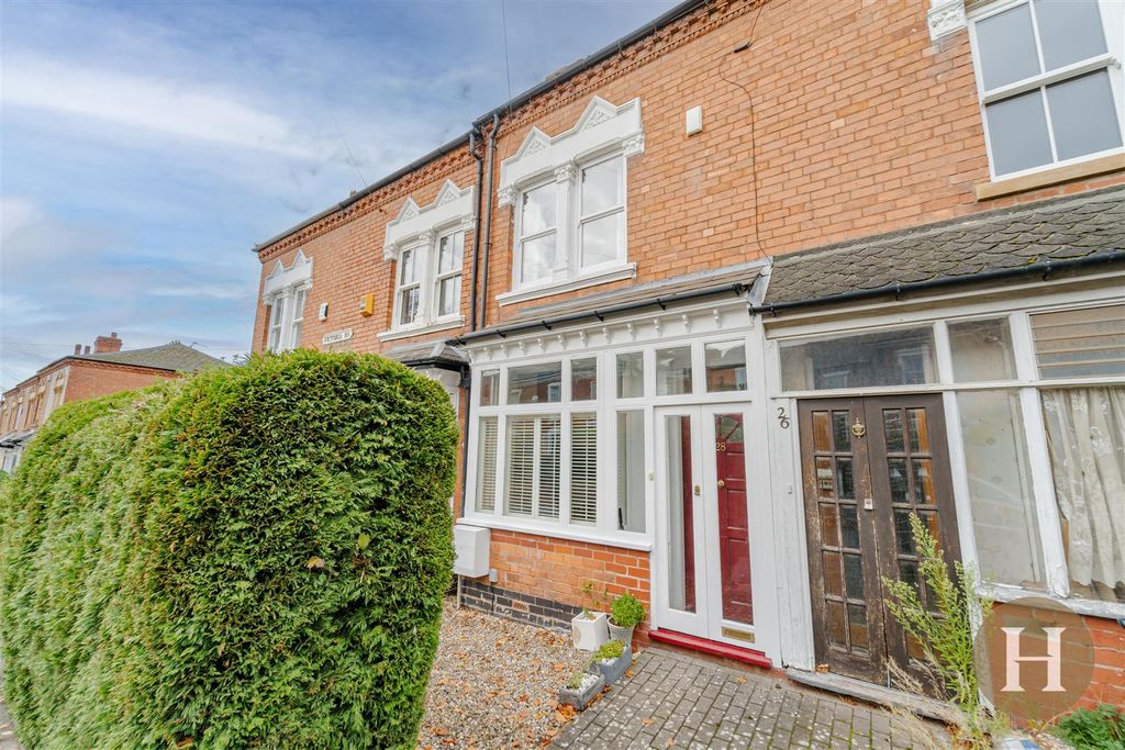 Property photo 1 of 32 Hadleigh Estate Agents-39.Jpg