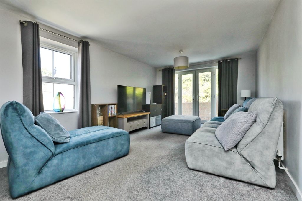 Property photo 2 of 11