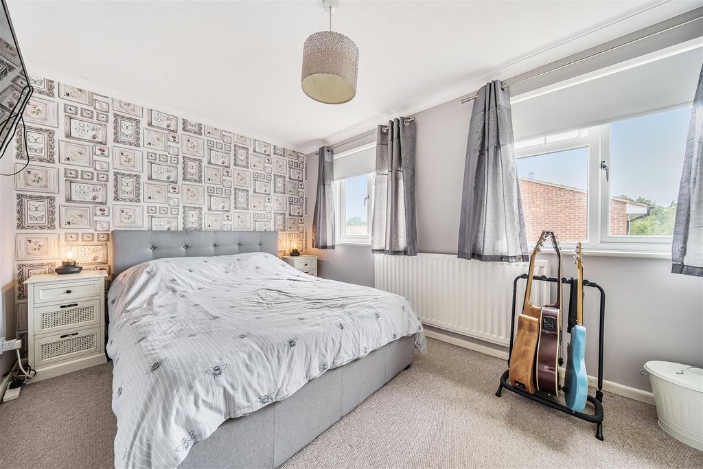 Property photo 3 of 17 Bedroom