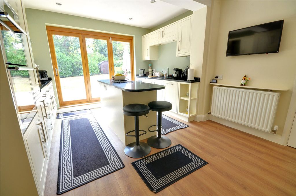 Property photo 3 of 34 Kitchen