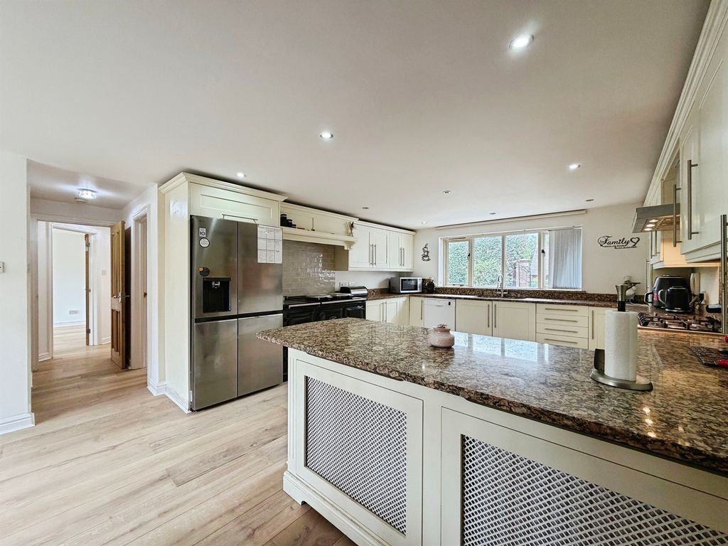 Property photo 2 of 23