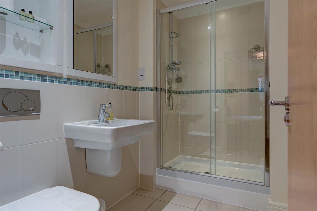 Property photo 3 of 19 Ensuite Bathroom