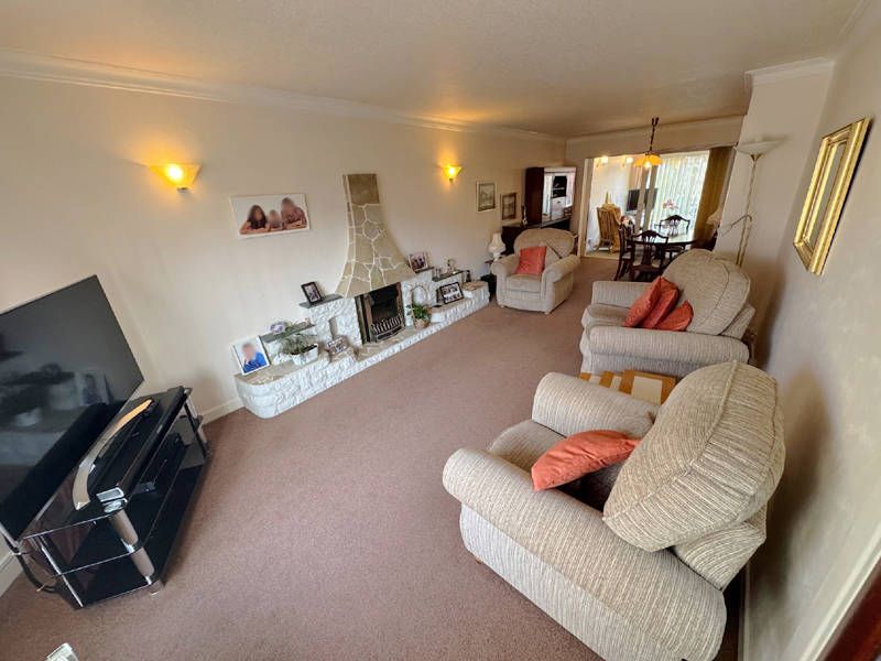 Property photo 2 of 33 Lounge Diner