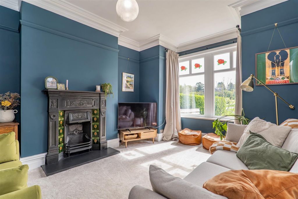 Property photo 2 of 29 Lounge