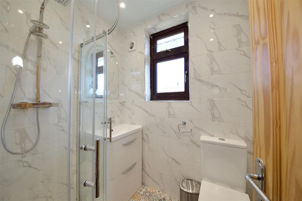 Additional image 10 of 4 bed property for saleWood Lane, Dagenham RM8