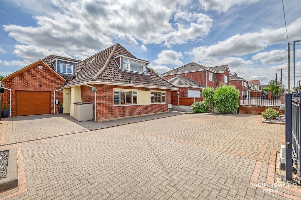 Property photo 1 of 34
