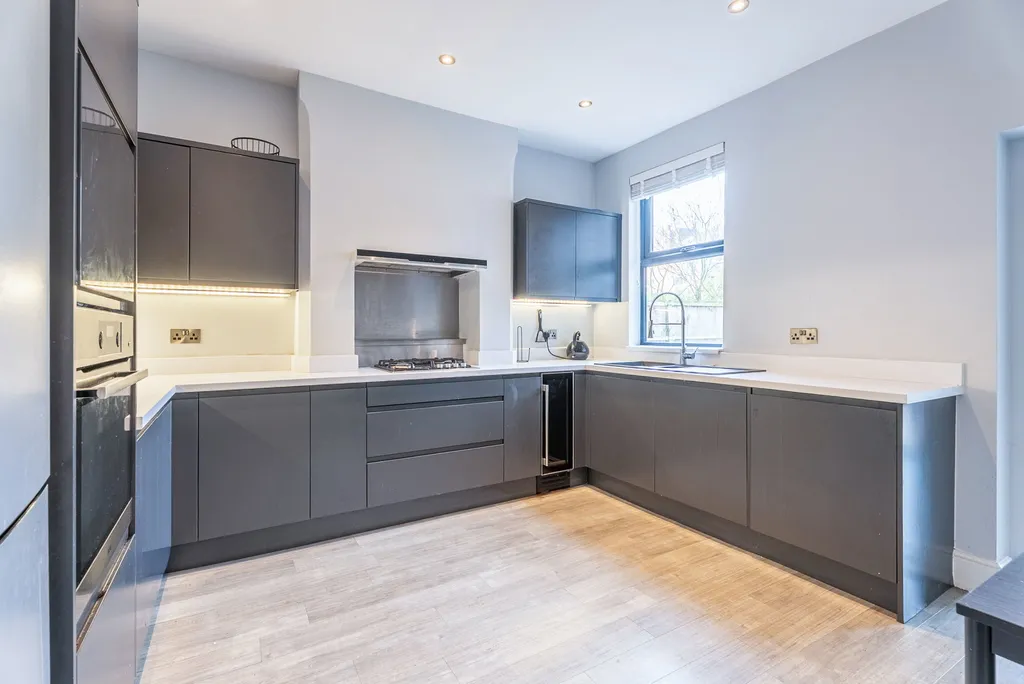 House in Rushcliffe, Compton Acres, Nottinghamshire - More