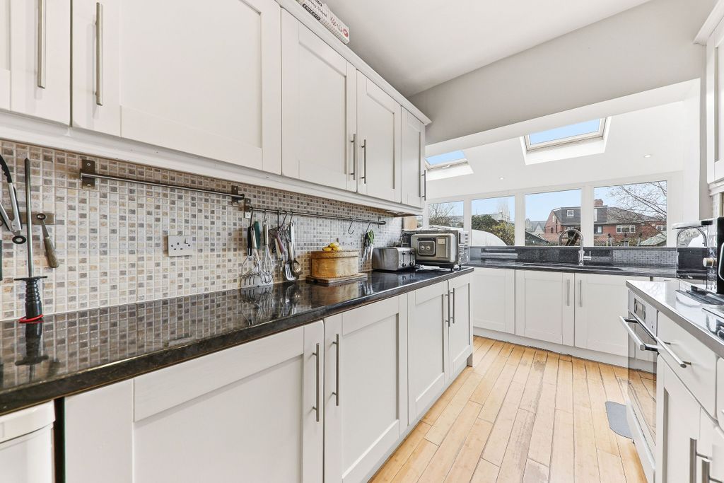 Property photo 3 of 34