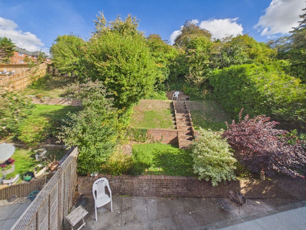 Property photo 3 of 21 Garden View