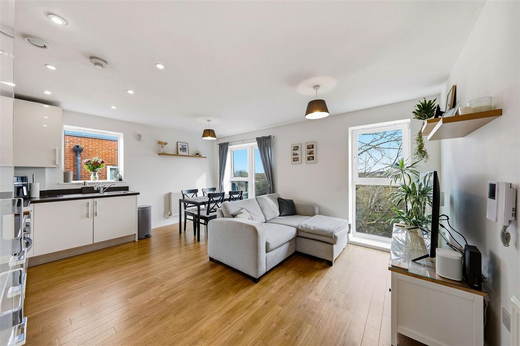 Property photo 2 of 18 Kitchen/Lounge