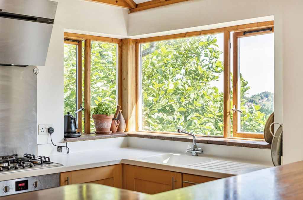 Property photo 2 of 33 Kitchen