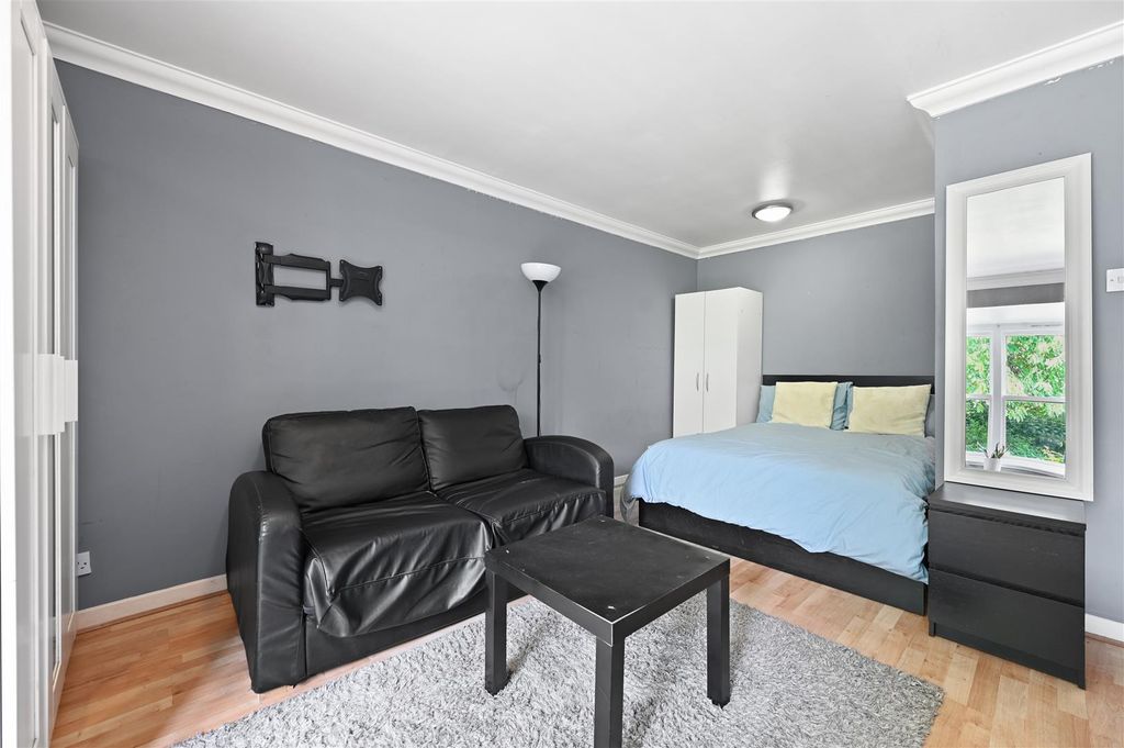 Property photo 3 of 8 Ar - Holly Road12 (1).Jpg