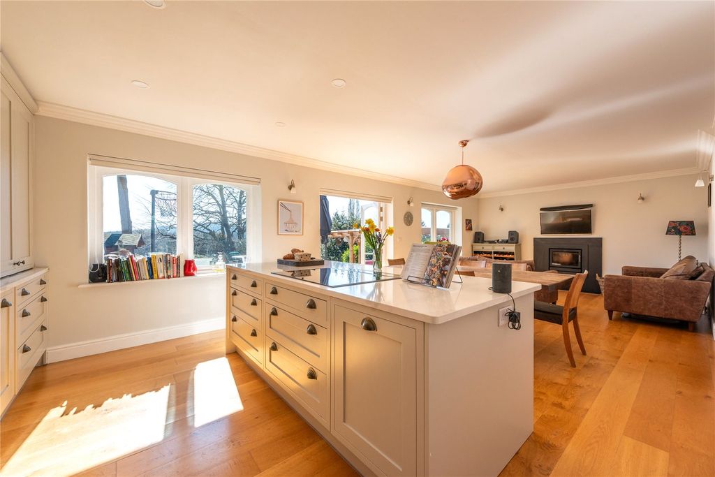 Property photo 2 of 26 Picture No. 13