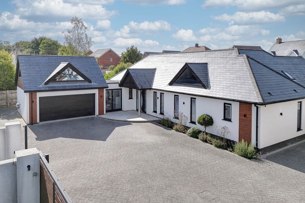 Property photo 2 of 52