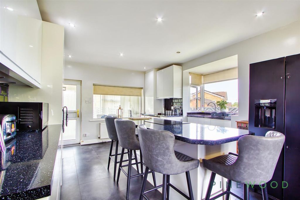 Property photo 2 of 39 Kitchen / Diner