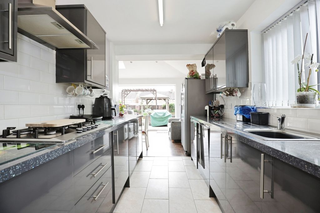 Property photo 2 of 17 Photo