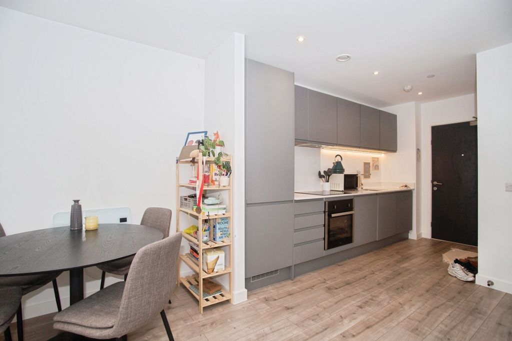Property photo 2 of 20 Pbox-Img.Jpg
