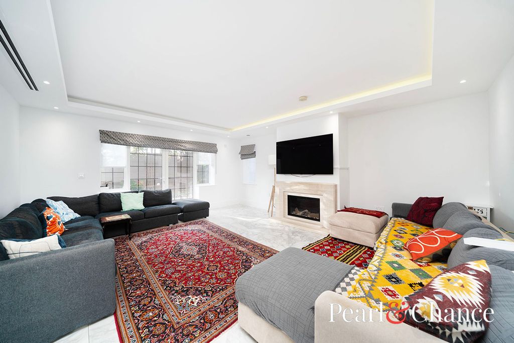 Property photo 3 of 21