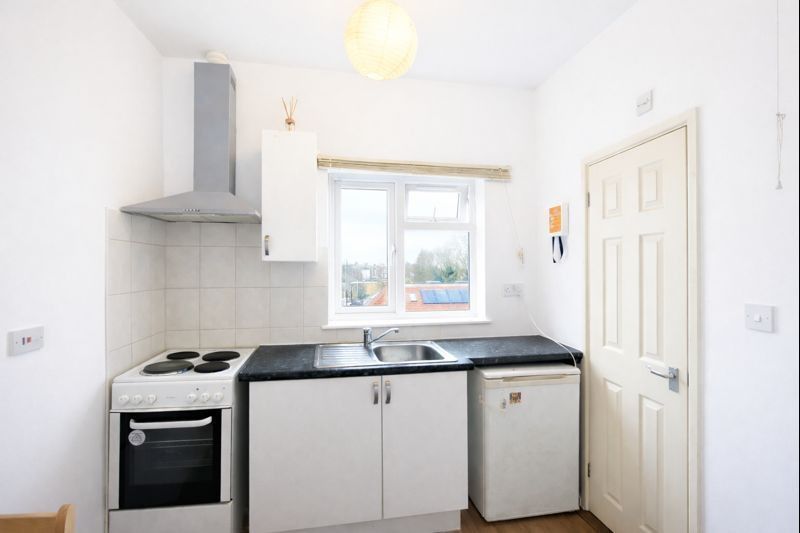 Property photo 3 of 9 Photo 4