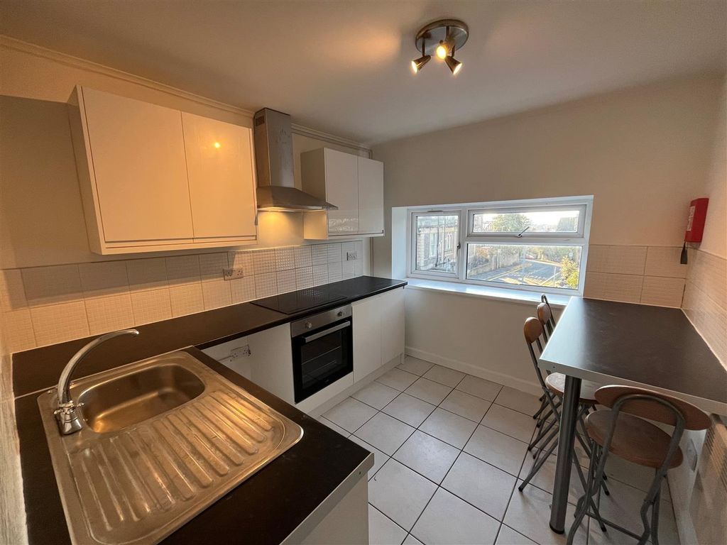 Property photo 2 of 10 Kitchen